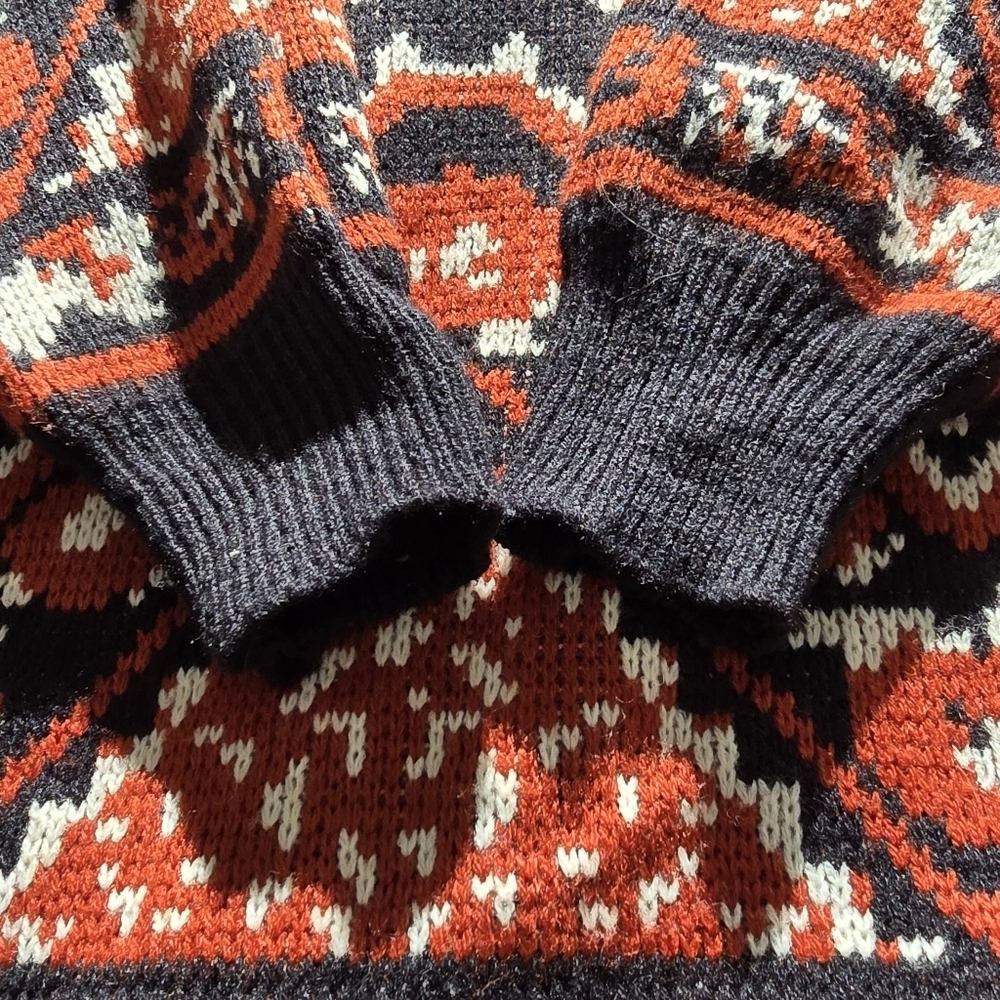 OuFeeiLiH Black and Red Patterned Sweater Size L - Picture 10 of 10